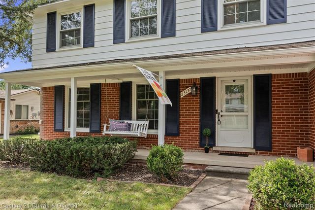 25137 Castlereigh Drive, Farmington Hills, MI 48336