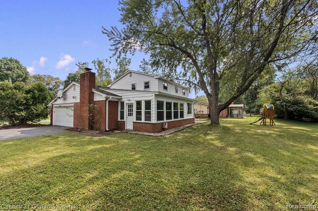 25137 Castlereigh Drive, Farmington Hills, MI 48336