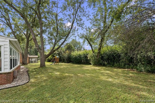 25137 Castlereigh Drive, Farmington Hills, MI 48336