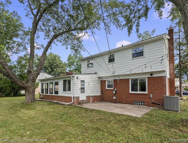 25137 Castlereigh Drive, Farmington Hills, MI 48336