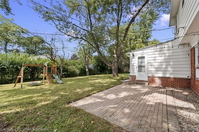 25137 Castlereigh Drive, Farmington Hills, MI 48336