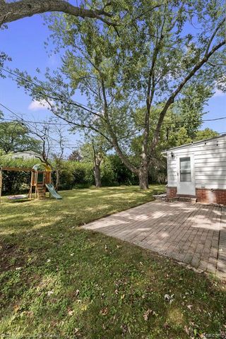 25137 Castlereigh Drive, Farmington Hills, MI 48336