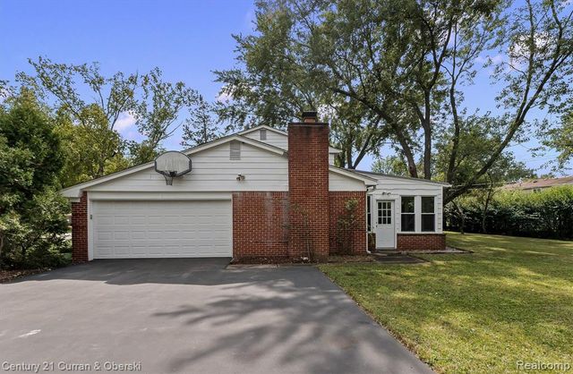 25137 Castlereigh Drive, Farmington Hills, MI 48336