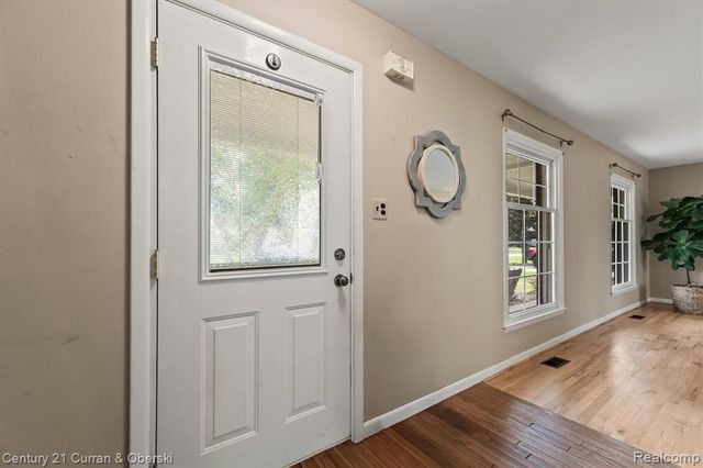 25137 Castlereigh Drive, Farmington Hills, MI 48336