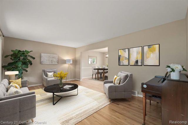 25137 Castlereigh Drive, Farmington Hills, MI 48336
