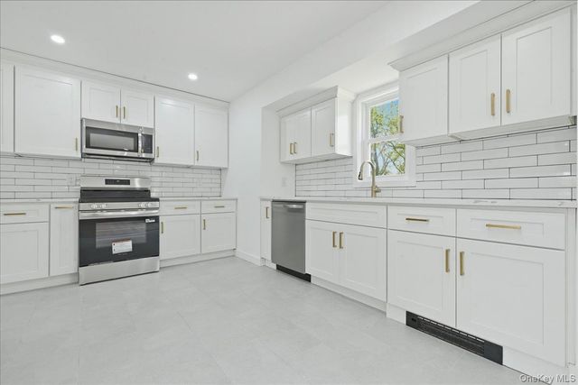 28 Gabon Lane, Coram, NY 11727