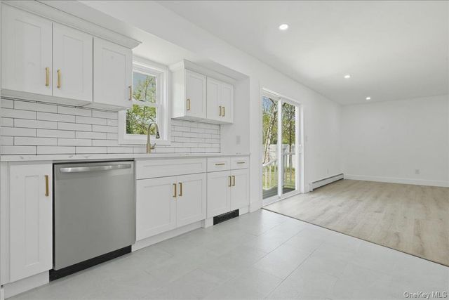 28 Gabon Lane, Coram, NY 11727