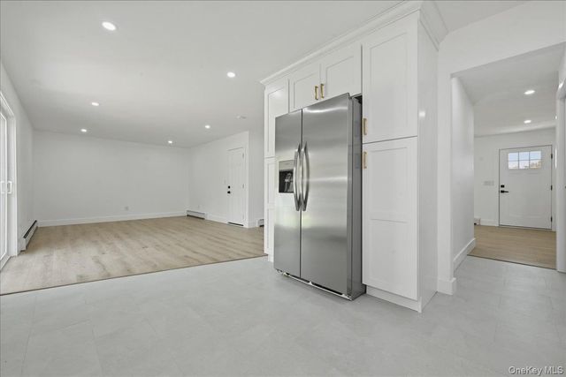 28 Gabon Lane, Coram, NY 11727
