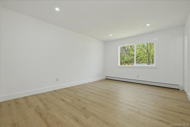 28 Gabon Lane, Coram, NY 11727