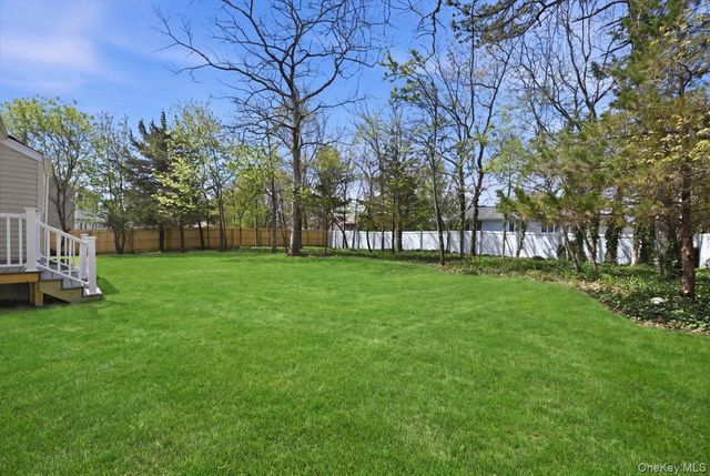 28 Gabon Lane, Coram, NY 11727