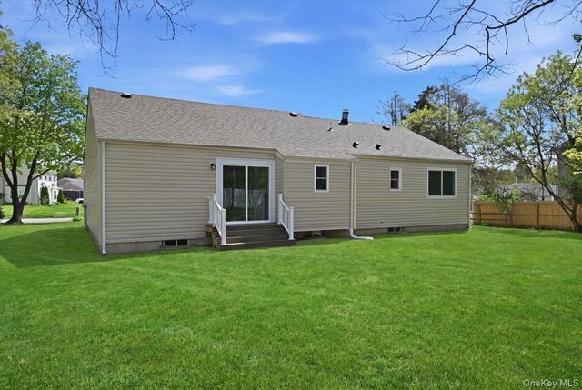 28 Gabon Lane, Coram, NY 11727