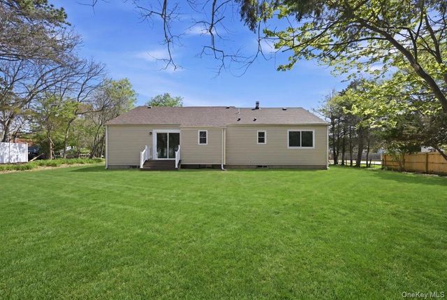 28 Gabon Lane, Coram, NY 11727
