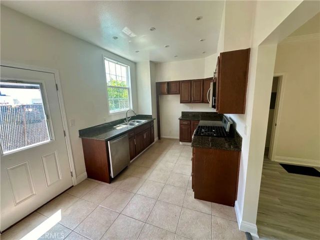 1760 N Las Palmas Avenue, Los Angeles, CA 90028