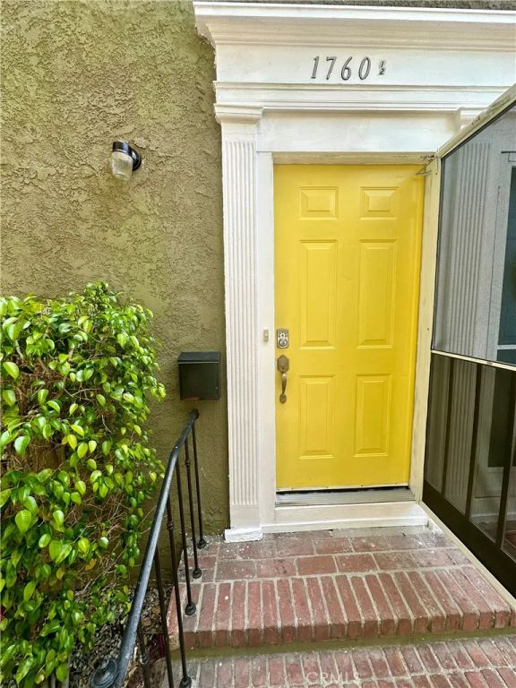 1760 N Las Palmas Avenue, Los Angeles, CA 90028