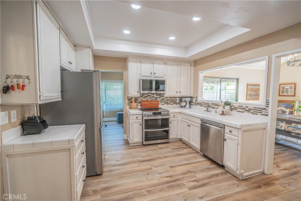 Image 10 of property listing at 23429 Via Elisandra, Valencia, CA 91355