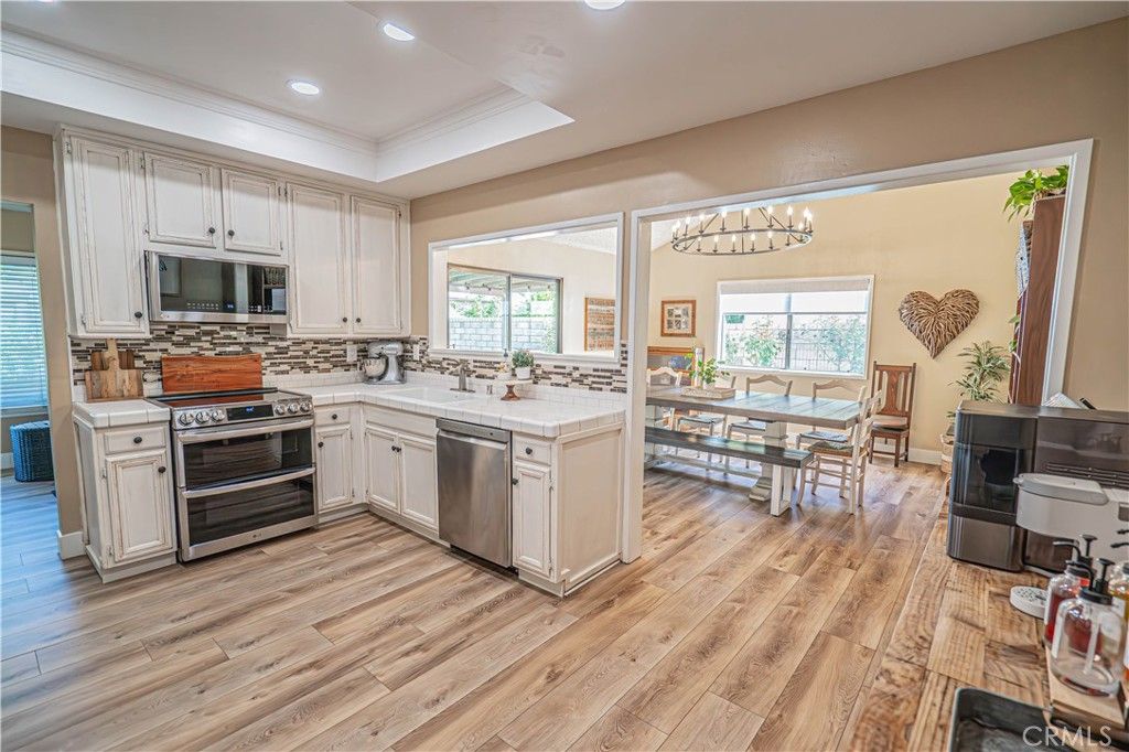 Image 11 of property listing at 23429 Via Elisandra, Valencia, CA 91355