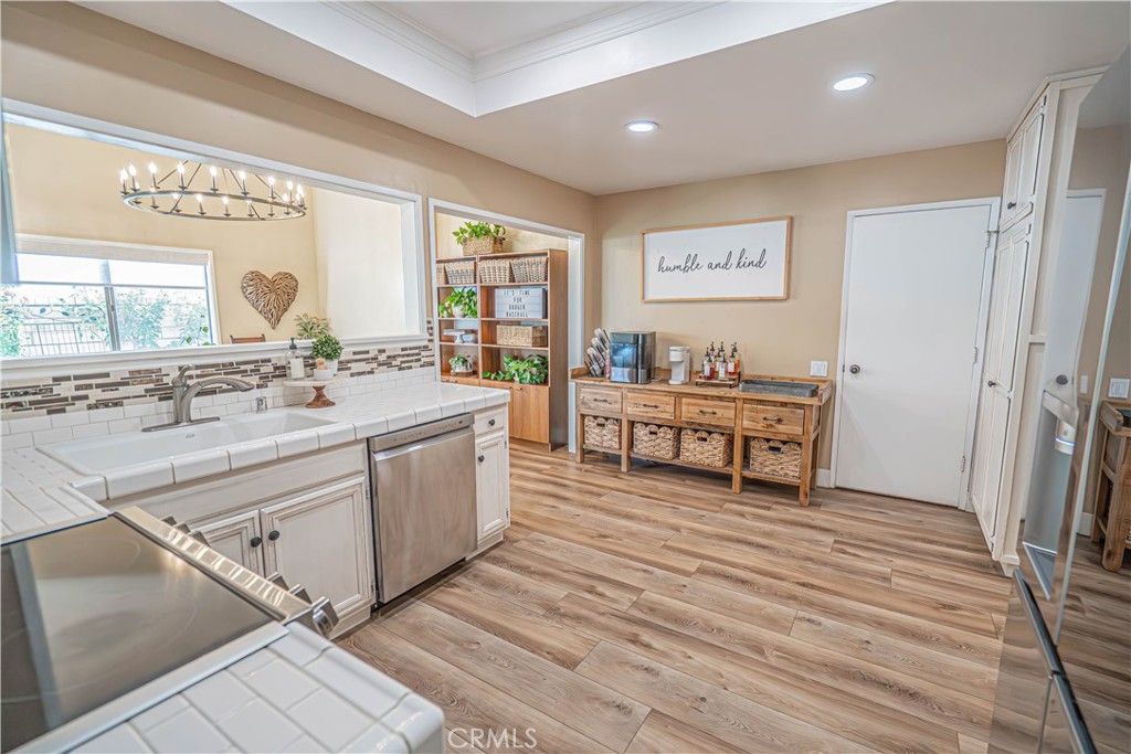 Image 12 of property listing at 23429 Via Elisandra, Valencia, CA 91355
