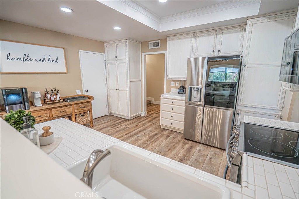 Image 14 of property listing at 23429 Via Elisandra, Valencia, CA 91355
