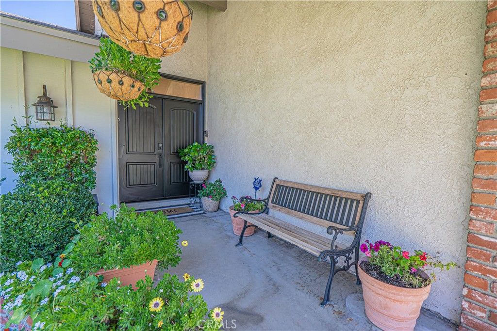 Image 3 of property listing at 23429 Via Elisandra, Valencia, CA 91355