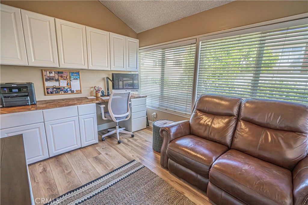 Image 37 of property listing at 23429 Via Elisandra, Valencia, CA 91355