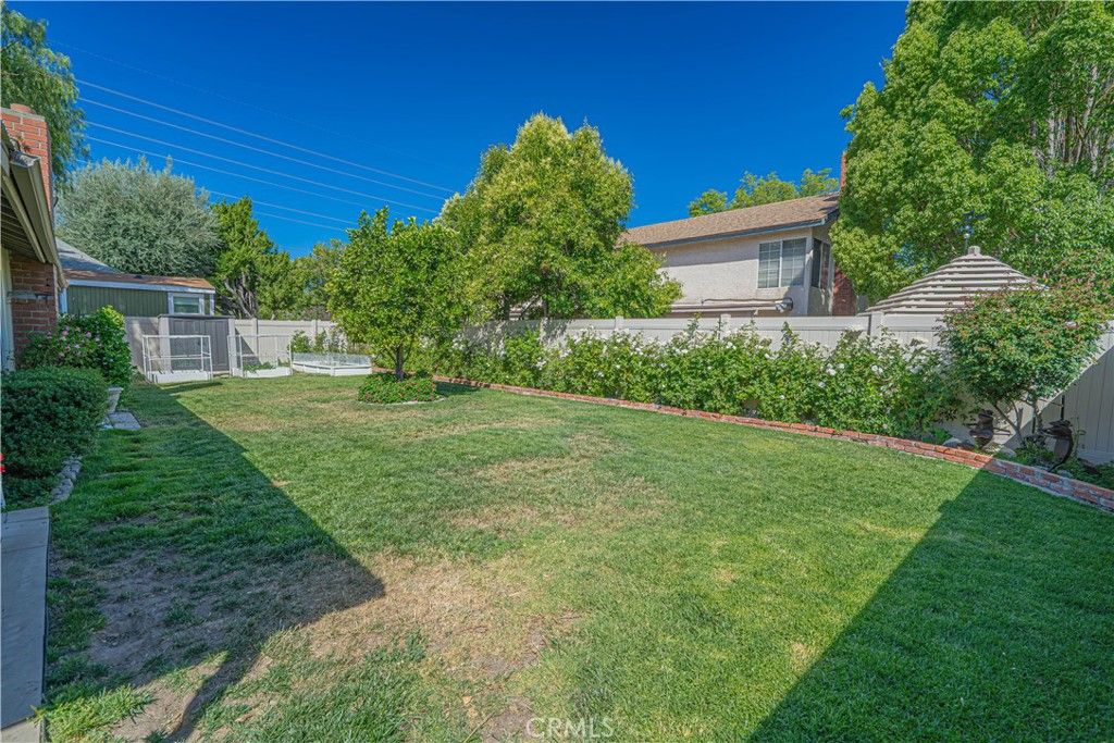Image 43 of property listing at 23429 Via Elisandra, Valencia, CA 91355