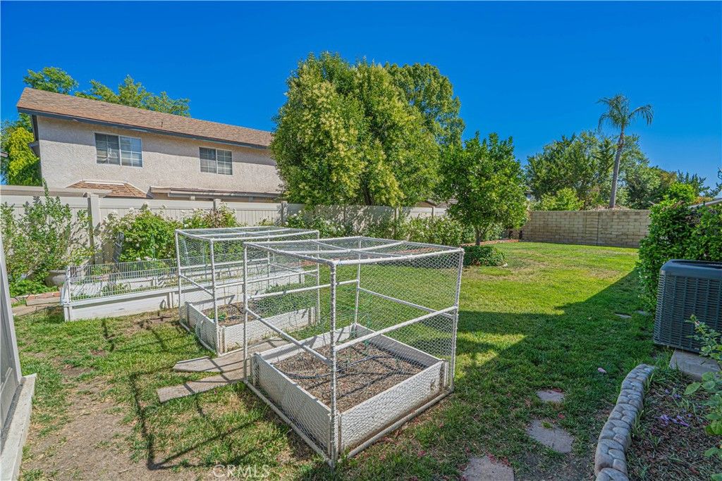 Image 44 of property listing at 23429 Via Elisandra, Valencia, CA 91355