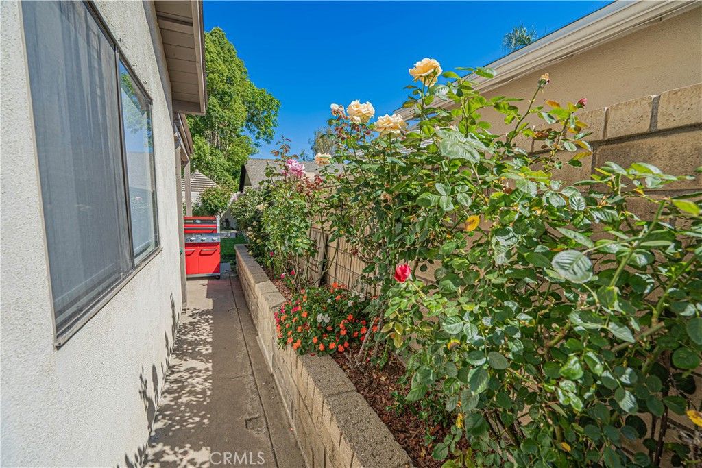 Image 46 of property listing at 23429 Via Elisandra, Valencia, CA 91355