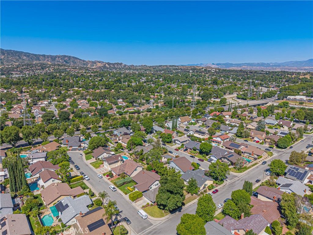 Image 55 of property listing at 23429 Via Elisandra, Valencia, CA 91355