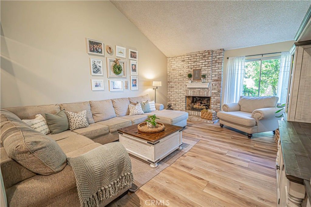 Image 6 of property listing at 23429 Via Elisandra, Valencia, CA 91355