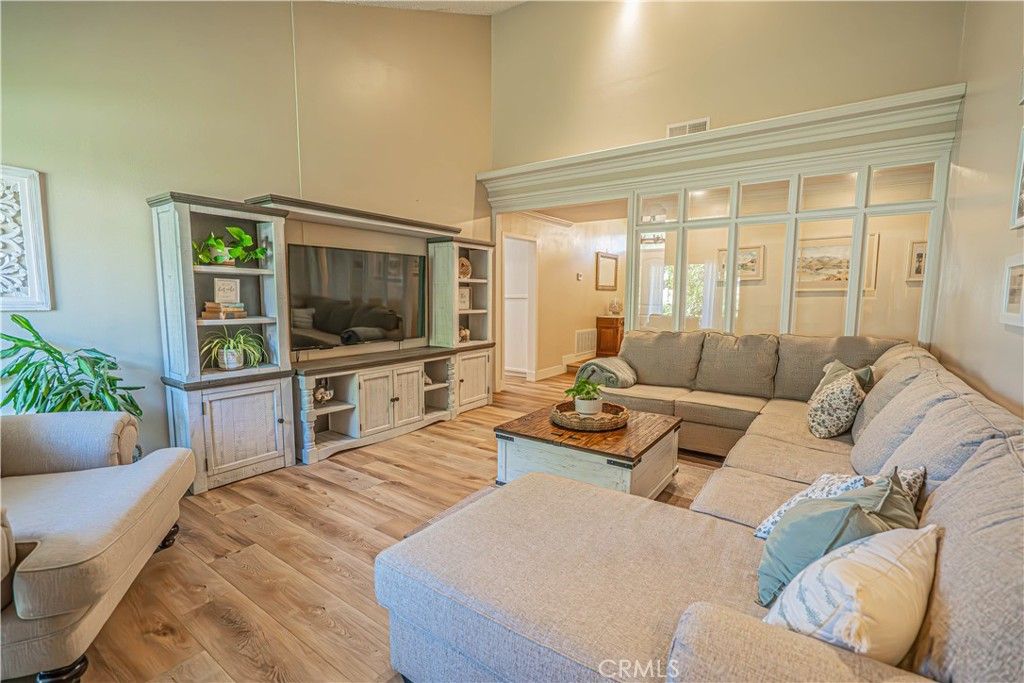Image 8 of property listing at 23429 Via Elisandra, Valencia, CA 91355