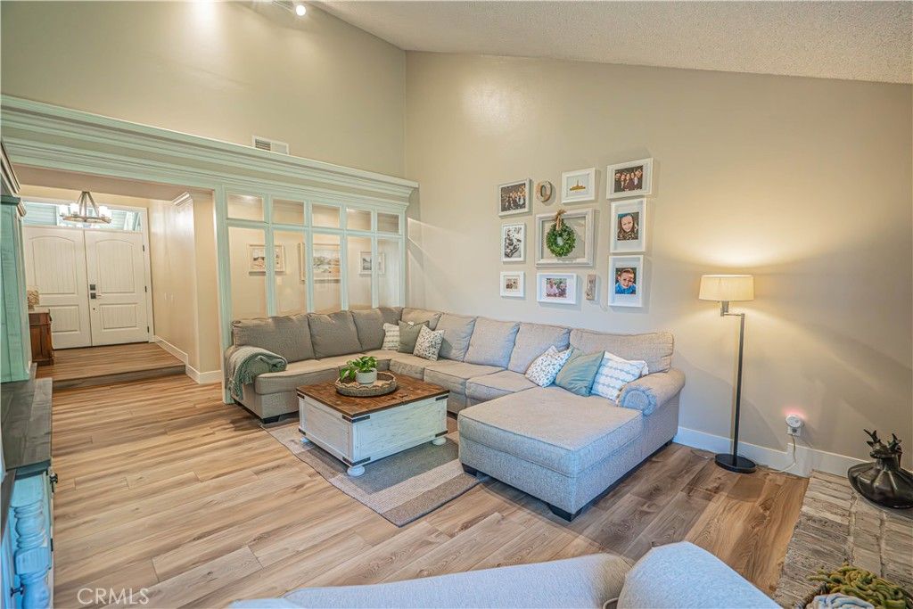 Image 9 of property listing at 23429 Via Elisandra, Valencia, CA 91355