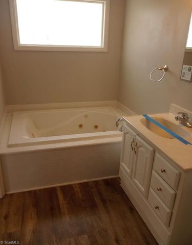 1825 Glenside Drive, Greensboro, NC 27405