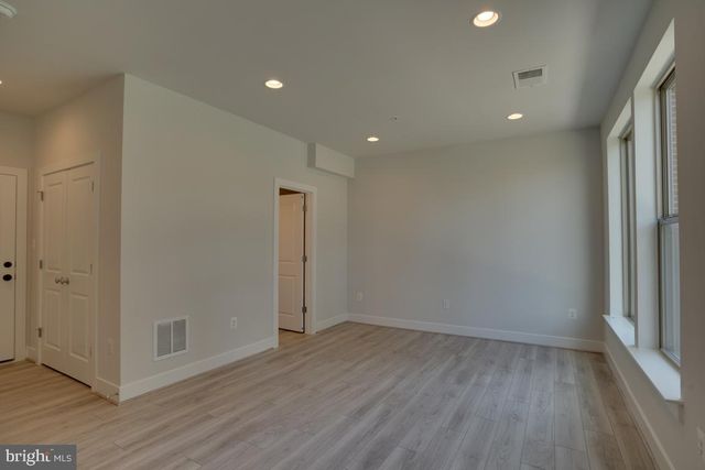 5102 OAKMOORE DR, North Bethesda, MD 20852