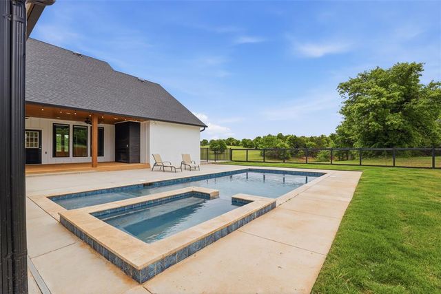 5707 Cox Canyon Drive, Guthrie, OK 73044