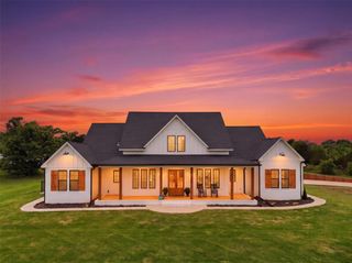 5707 Cox Canyon Drive, Guthrie, OK 73044