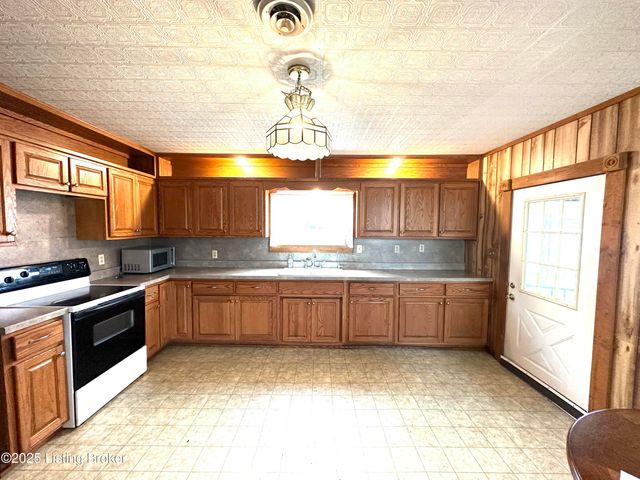 3480 Walter Hall Rd, New Haven, KY 40051