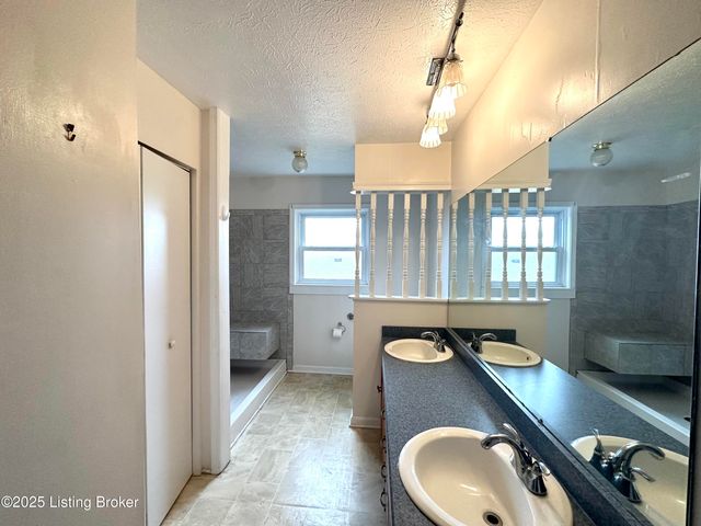 3480 Walter Hall Rd, New Haven, KY 40051