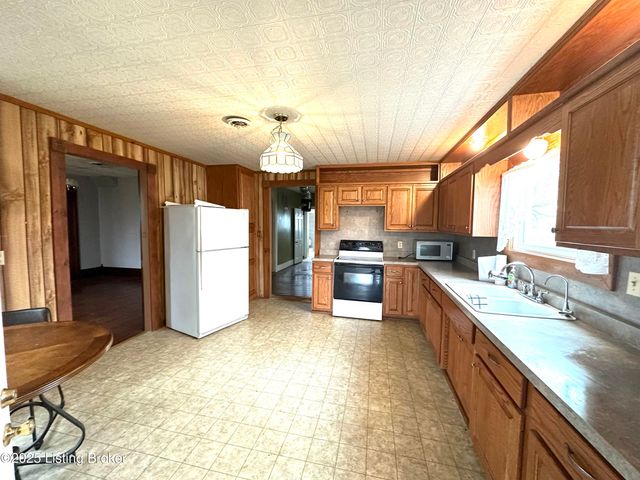 3480 Walter Hall Rd, New Haven, KY 40051