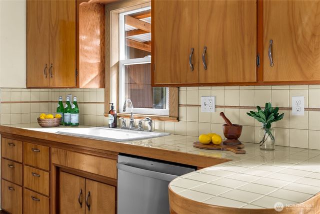 2627 N Highland Street, Tacoma, WA 98407