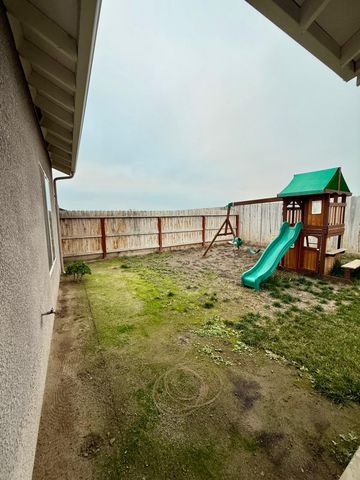482 W Richard Avenue, Porterville, CA 93257