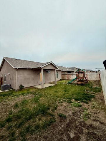 482 W Richard Avenue, Porterville, CA 93257