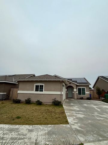 482 W Richard Avenue, Porterville, CA 93257