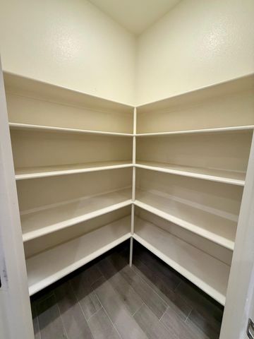 482 W Richard Avenue, Porterville, CA 93257