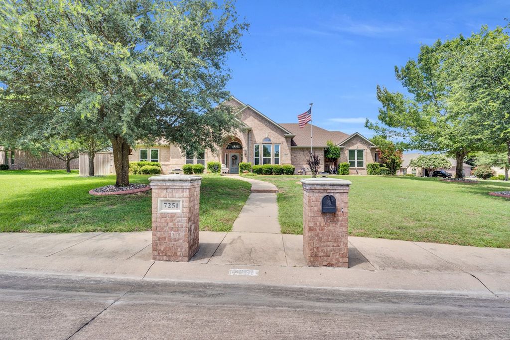 7251 Misty Glen Lane, Midlothian, TX 76065