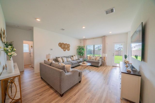 8658 Flamingo Bay Lane, Cypress, TX 77433