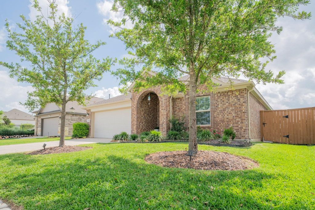 8658 Flamingo Bay Lane, Cypress, TX 77433