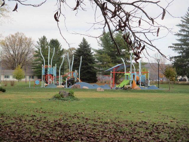 L 24 South Road, North Freedom, WI 53951