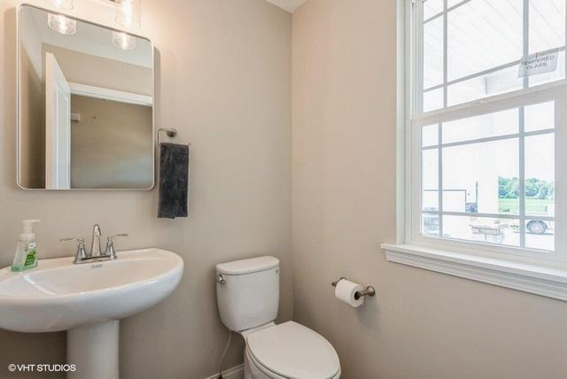 504 Hatch Lake Pkwy, Valparaiso, IN 46385