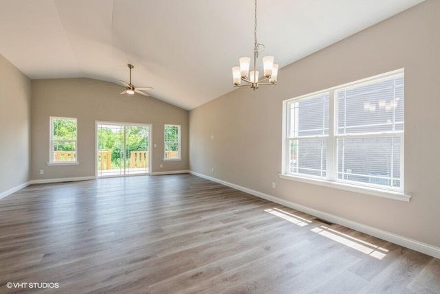 504 Hatch Lake Pkwy, Valparaiso, IN 46385