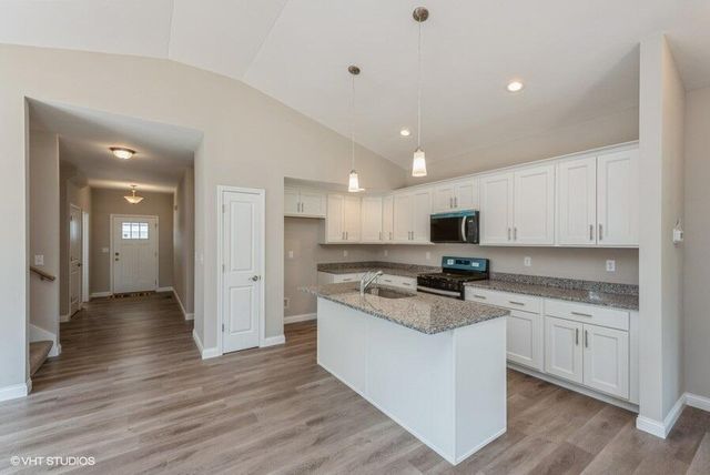 504 Hatch Lake Pkwy, Valparaiso, IN 46385